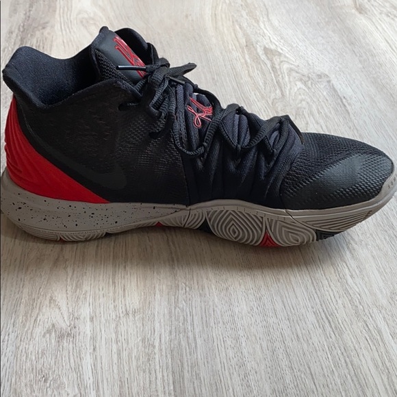 Kyrie Five - University Red/Black - Picture 5 of 8